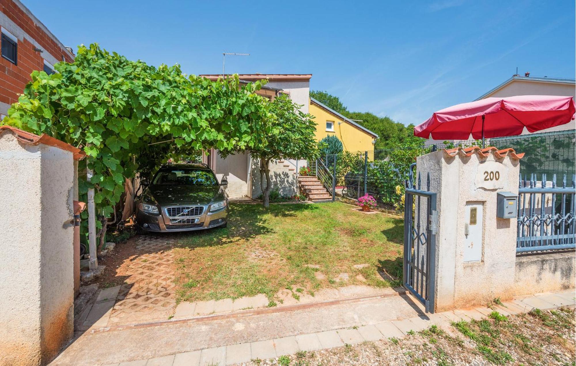 1 Bedroom Beautiful Apartment In Betiga Барбарига Экстерьер фото